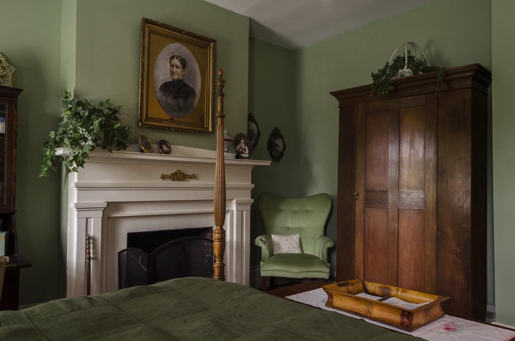 Munro House Bed And Breakfast Jonesville Стая снимка