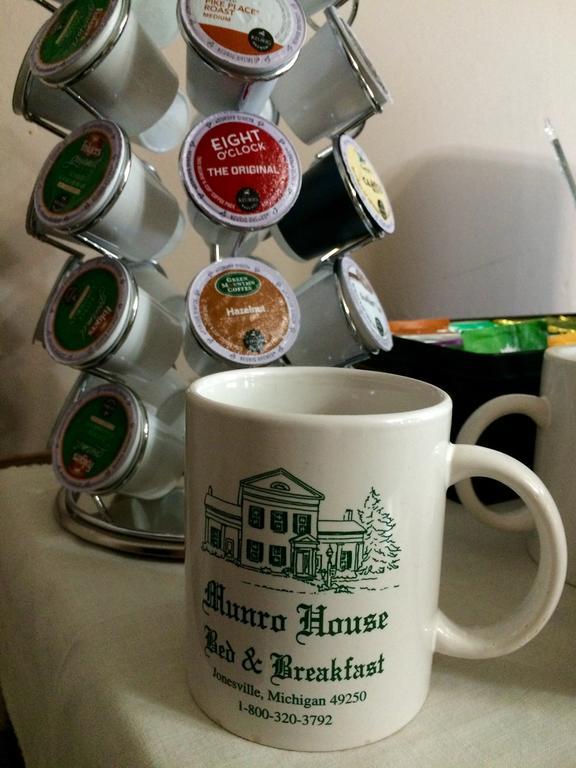 Munro House Bed And Breakfast Jonesville Екстериор снимка