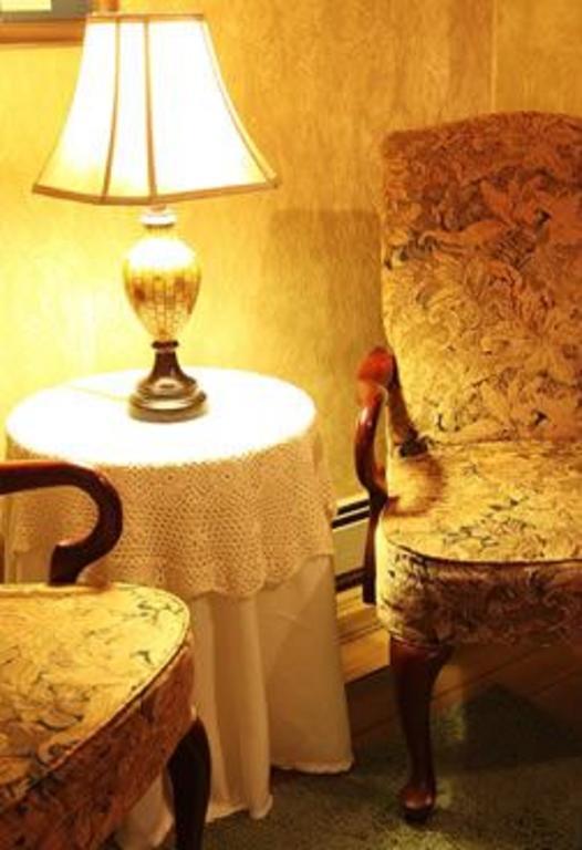 Munro House Bed And Breakfast Jonesville Стая снимка
