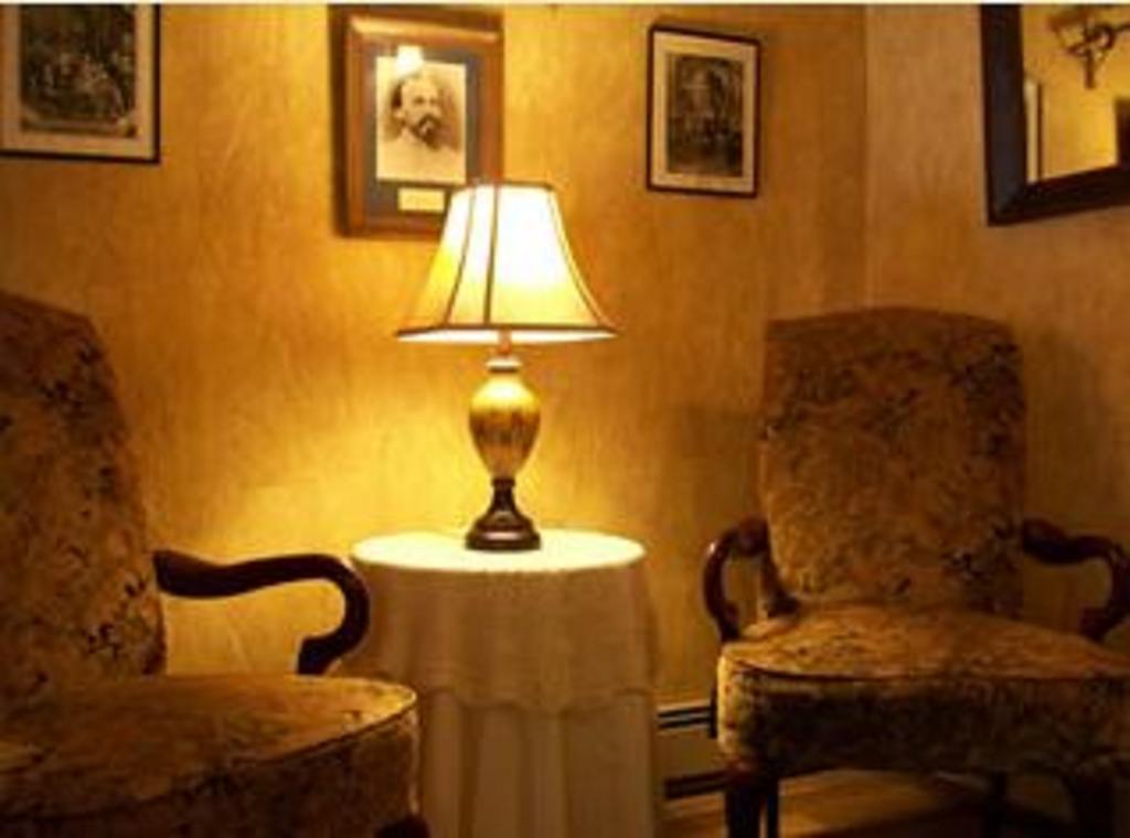 Munro House Bed And Breakfast Jonesville Стая снимка