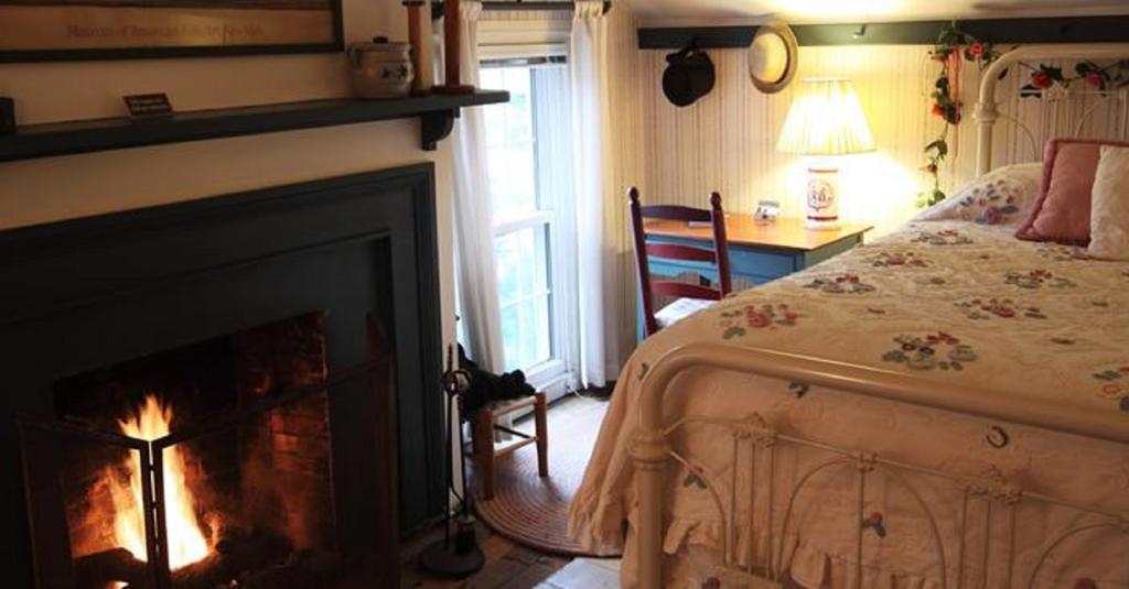 Munro House Bed And Breakfast Jonesville Стая снимка
