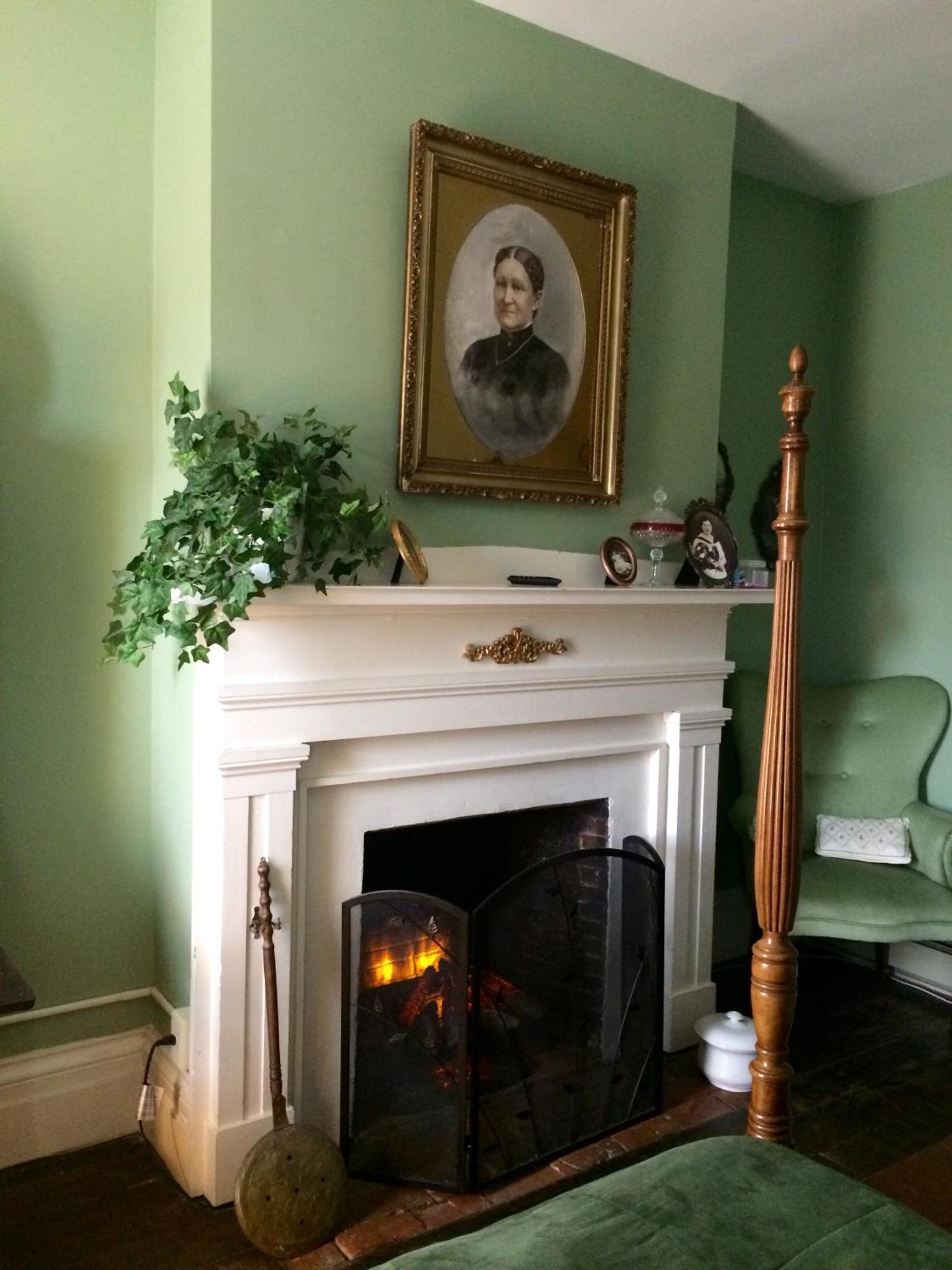 Munro House Bed And Breakfast Jonesville Стая снимка