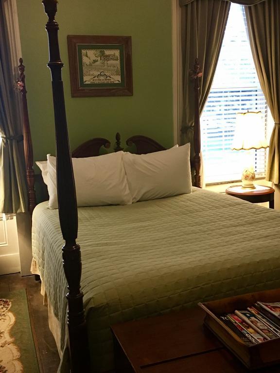 Munro House Bed And Breakfast Jonesville Екстериор снимка