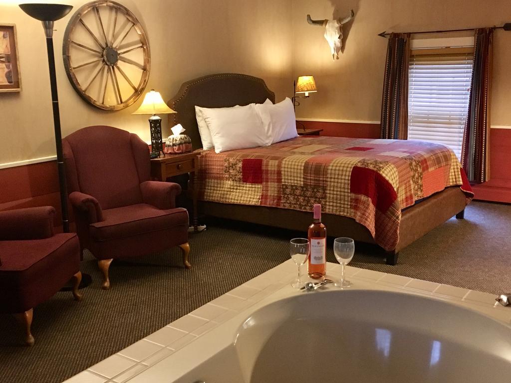 Munro House Bed And Breakfast Jonesville Екстериор снимка