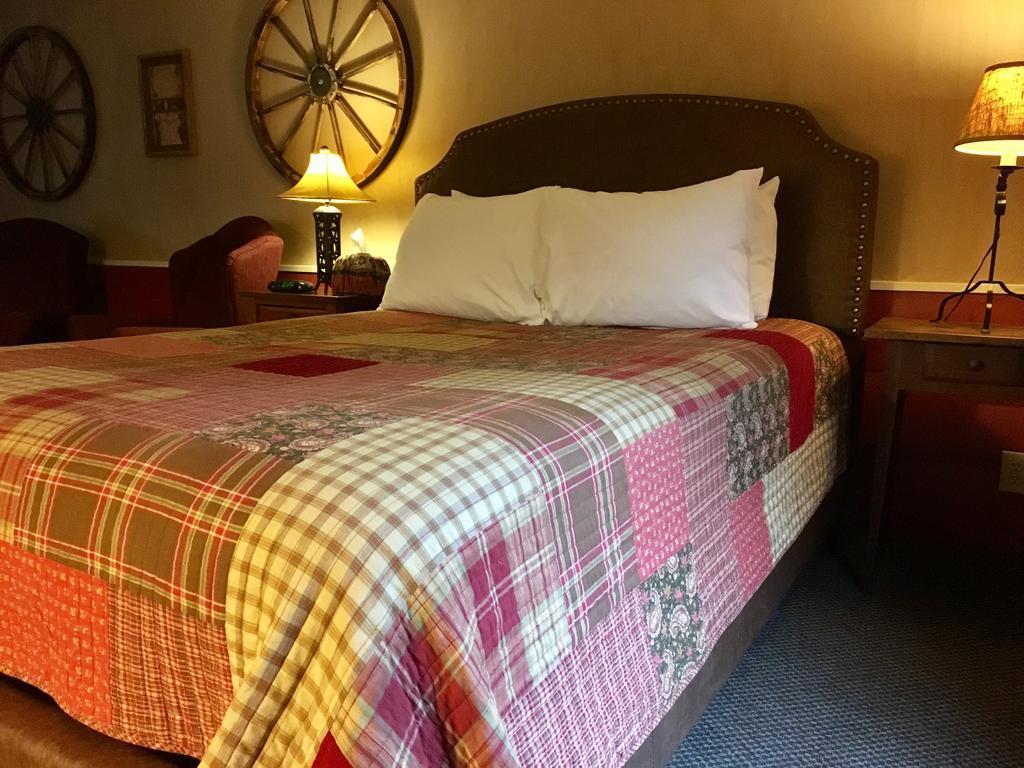 Munro House Bed And Breakfast Jonesville Екстериор снимка