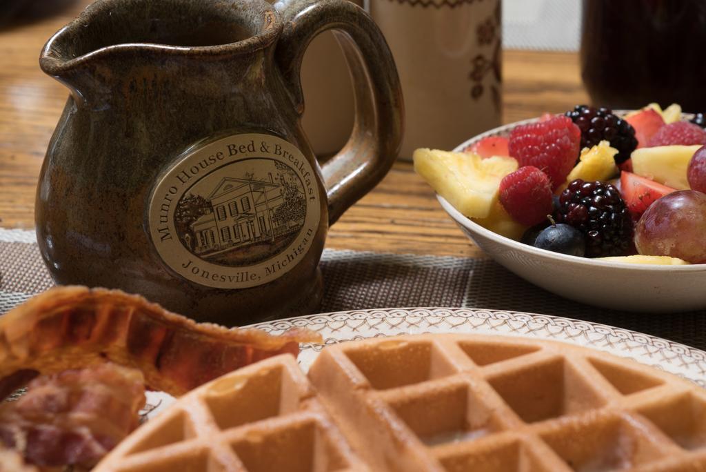 Munro House Bed And Breakfast Jonesville Екстериор снимка