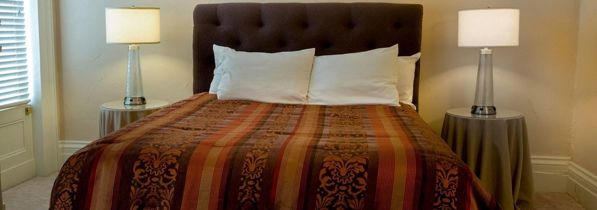Munro House Bed And Breakfast Jonesville Екстериор снимка